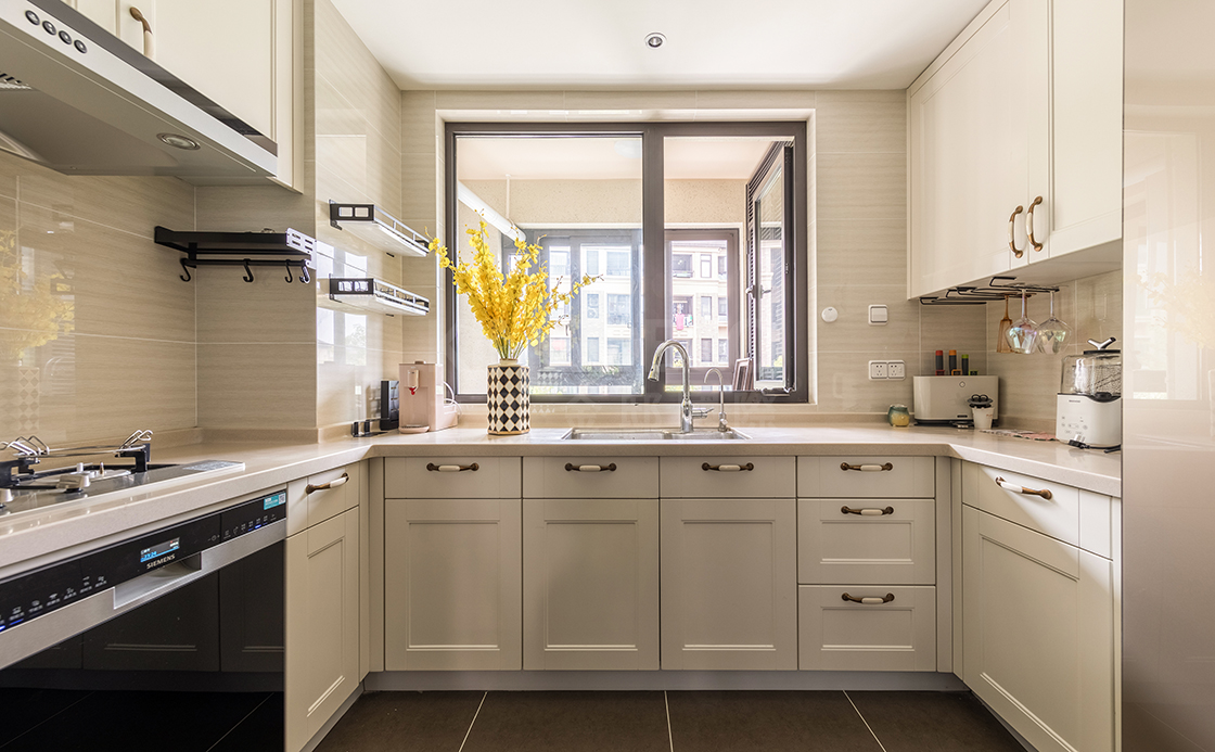 开放式厨房里的隐藏空间设计怎么做？